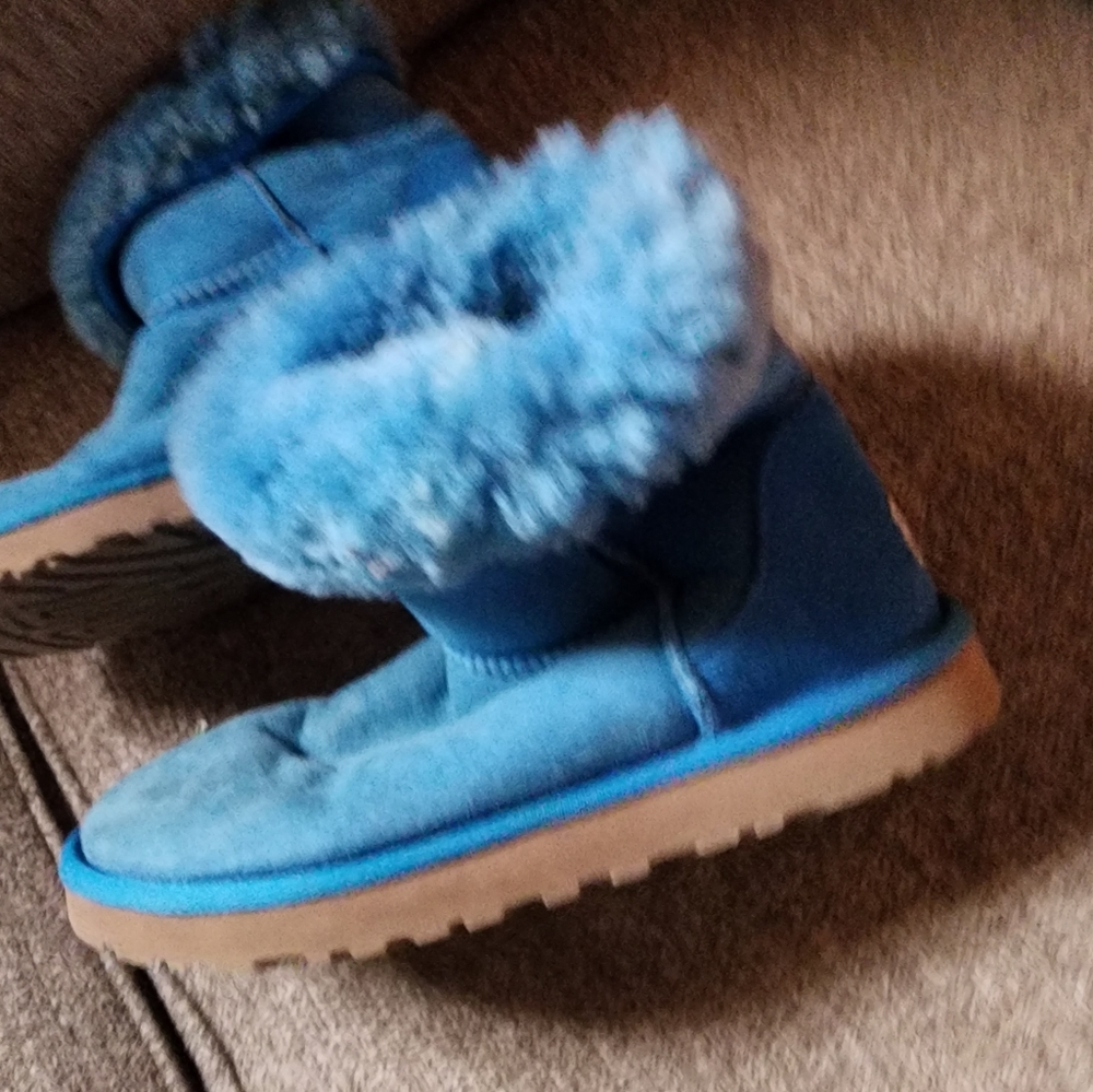 USED Blue UGGS - Picture 7 of 16
